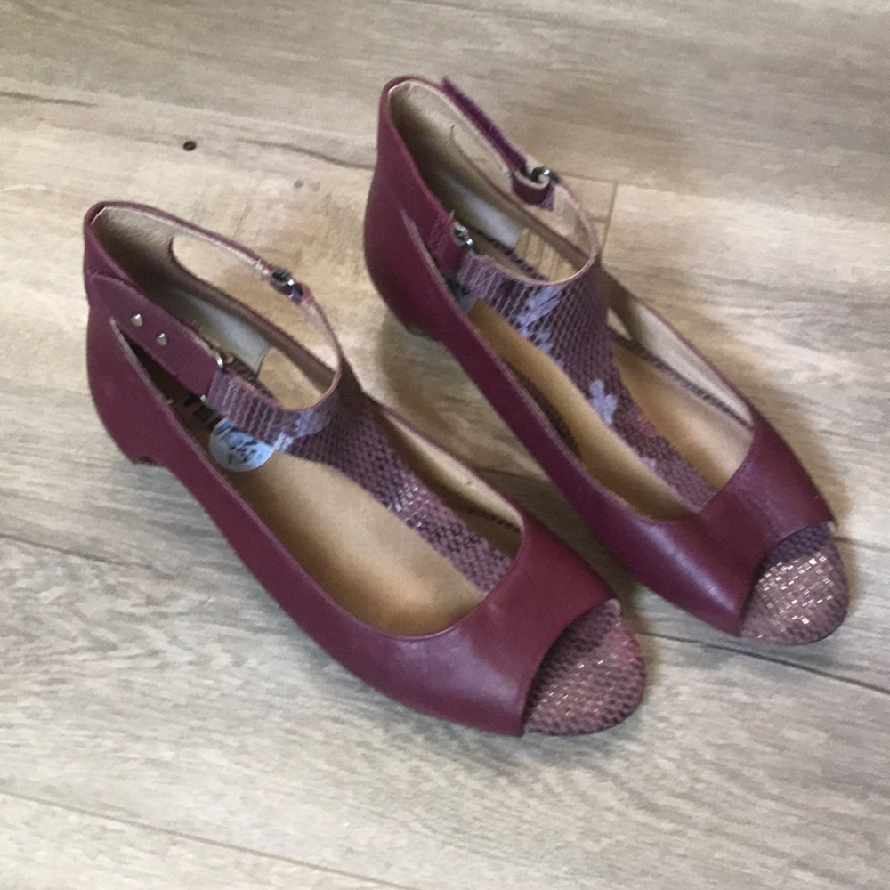 Tsubo plum sandals sank skin